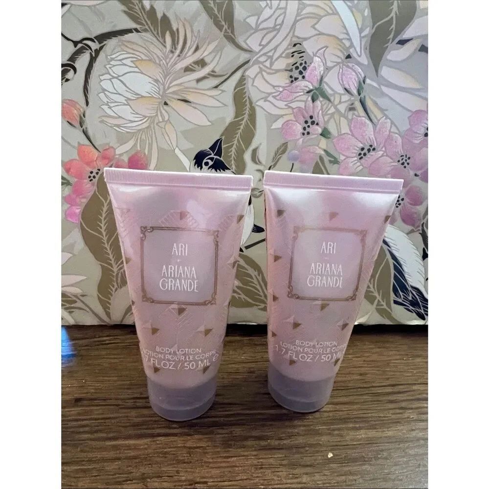 Ariana Grande ARI Pink Body Lotion Duo
